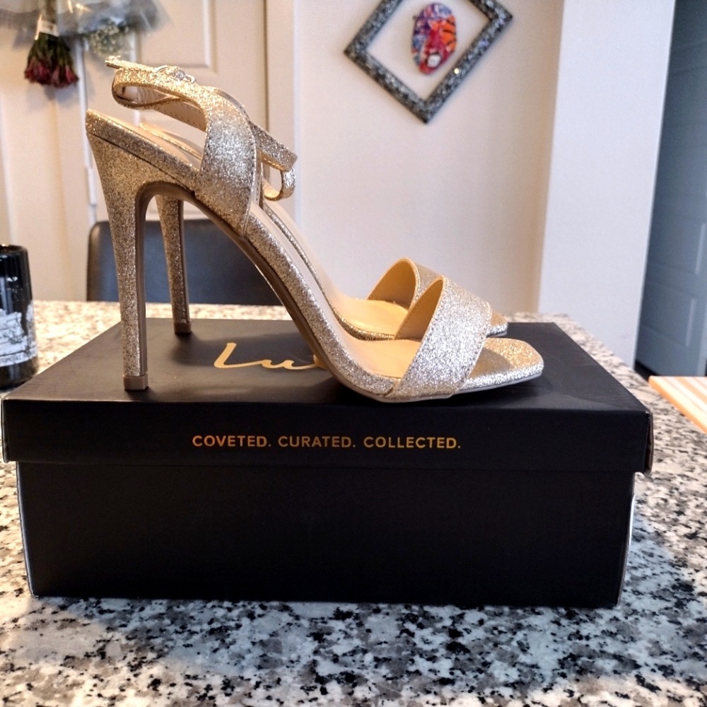 Lulus Gold Heel's 7.5 NWB